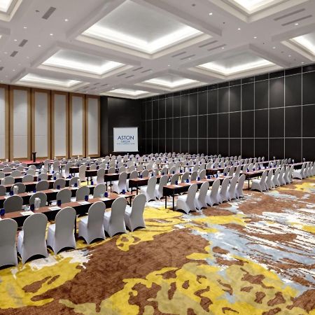 Aston Gresik Hotel & Conference Center Esterno foto