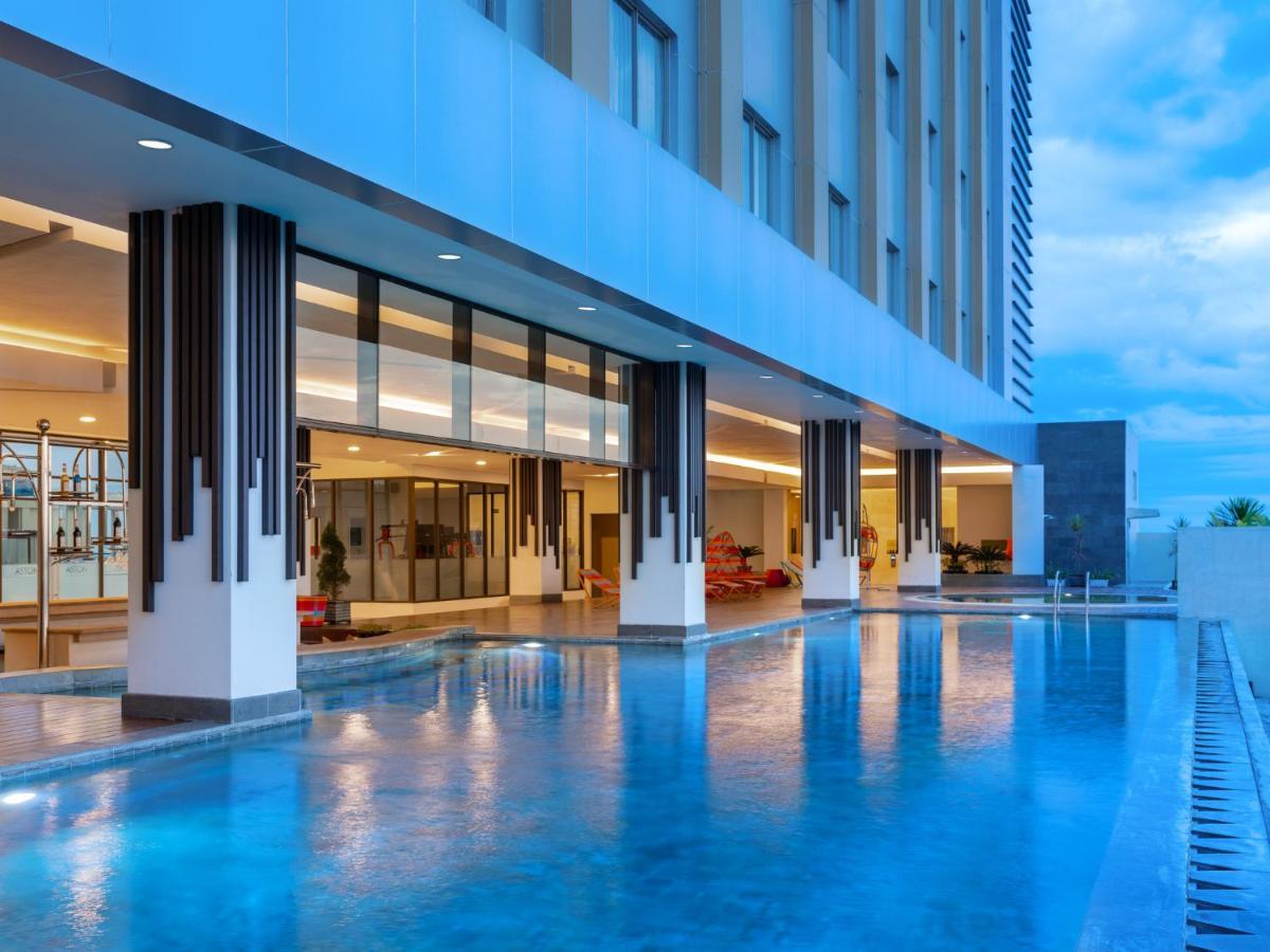 Aston Gresik Hotel & Conference Center Esterno foto