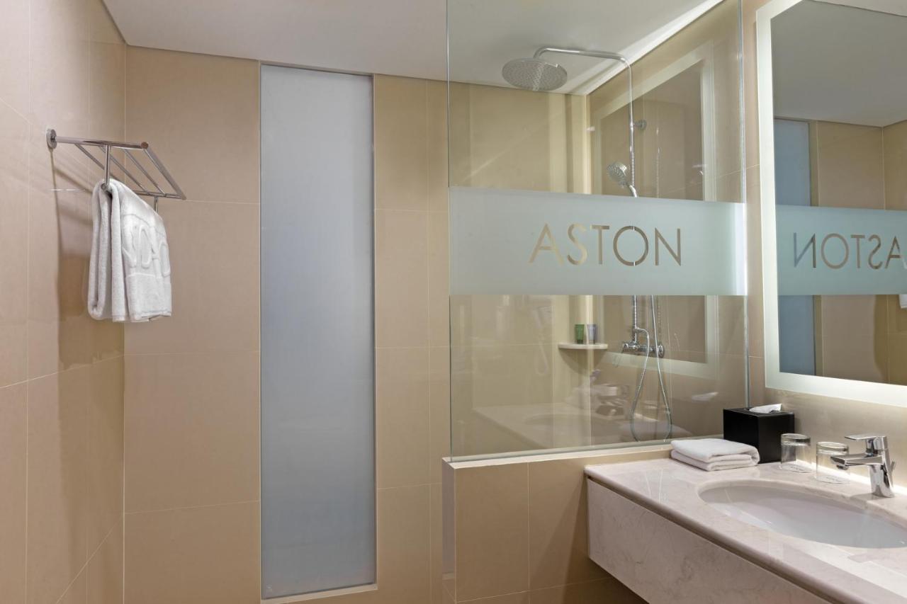 Aston Gresik Hotel & Conference Center Esterno foto