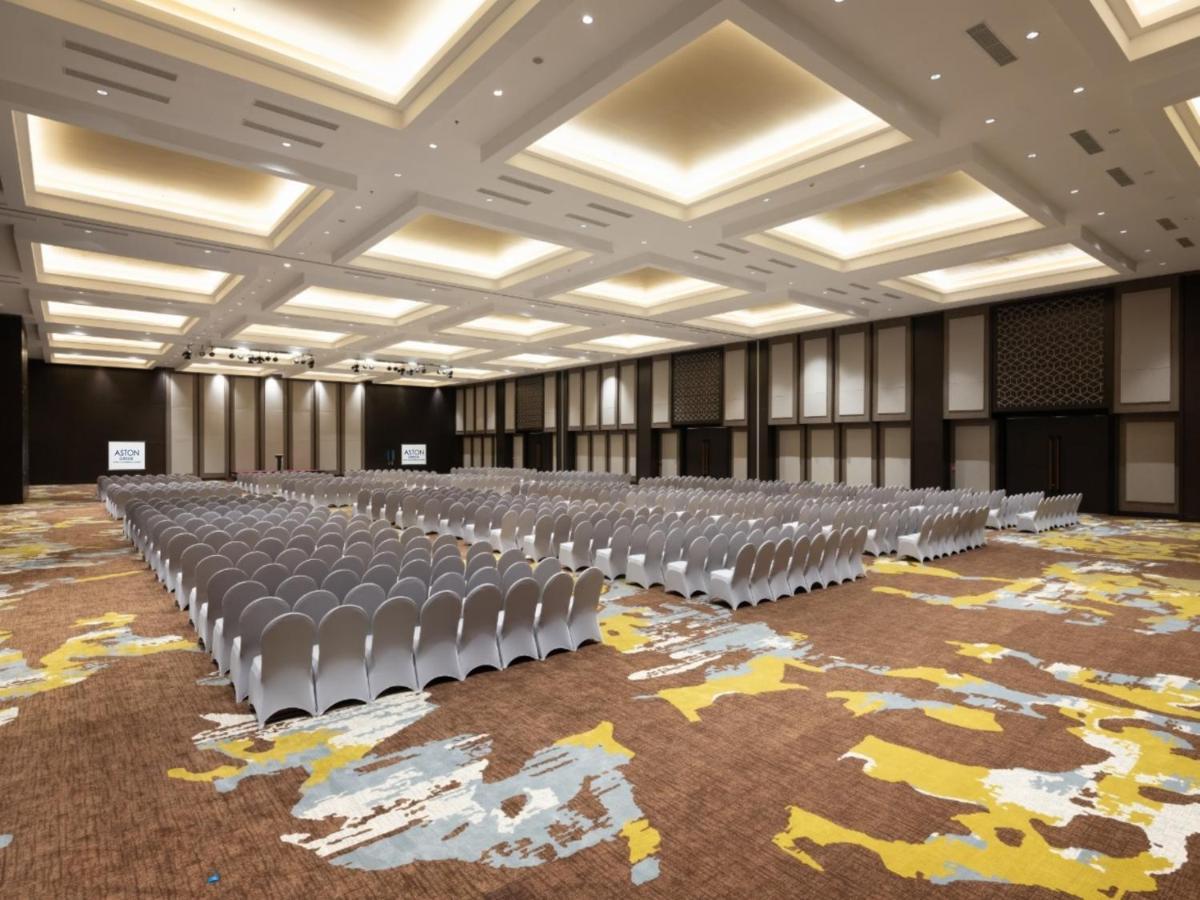 Aston Gresik Hotel & Conference Center Esterno foto