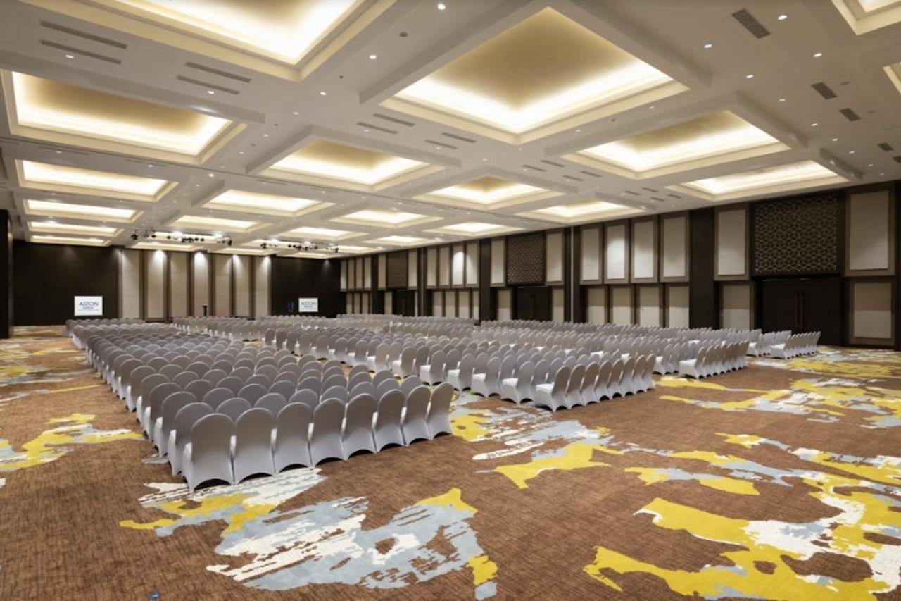 Aston Gresik Hotel & Conference Center Esterno foto