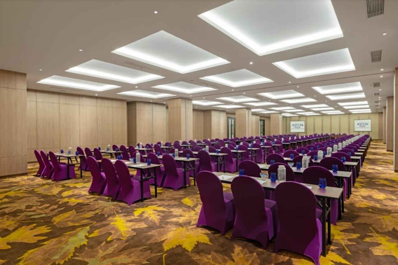 Aston Gresik Hotel & Conference Center Esterno foto