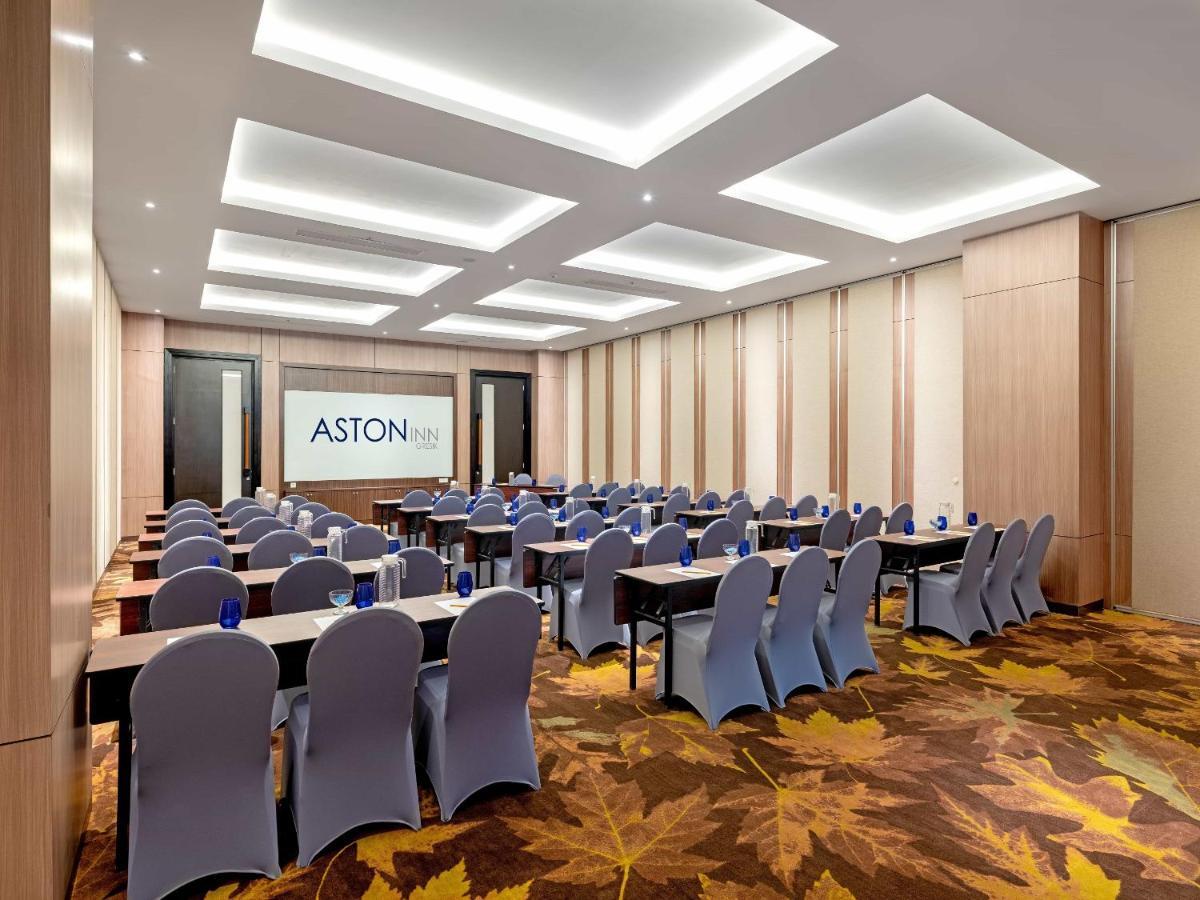 Aston Gresik Hotel & Conference Center Esterno foto