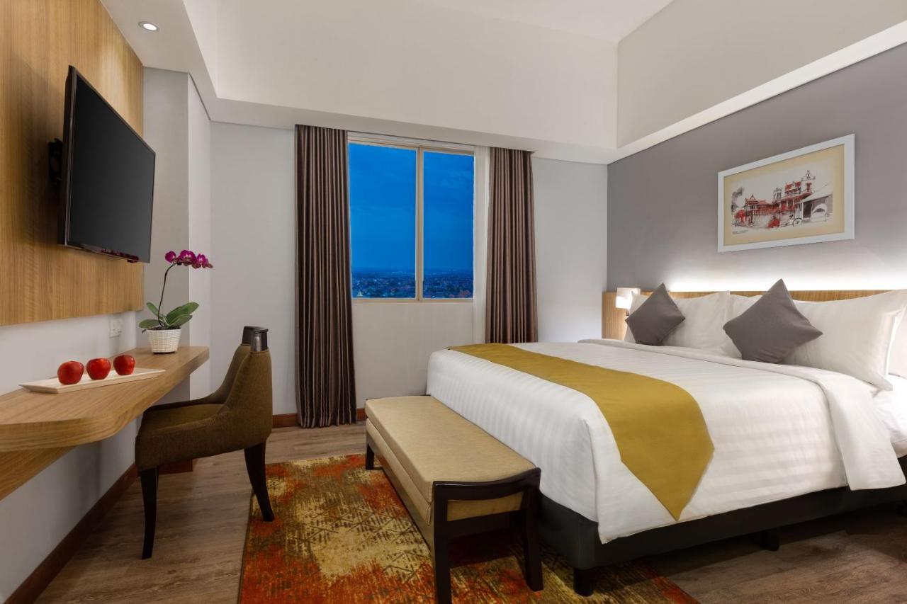 Aston Gresik Hotel & Conference Center Esterno foto