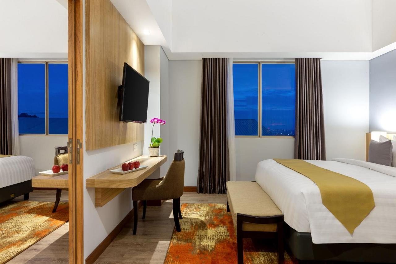 Aston Gresik Hotel & Conference Center Esterno foto