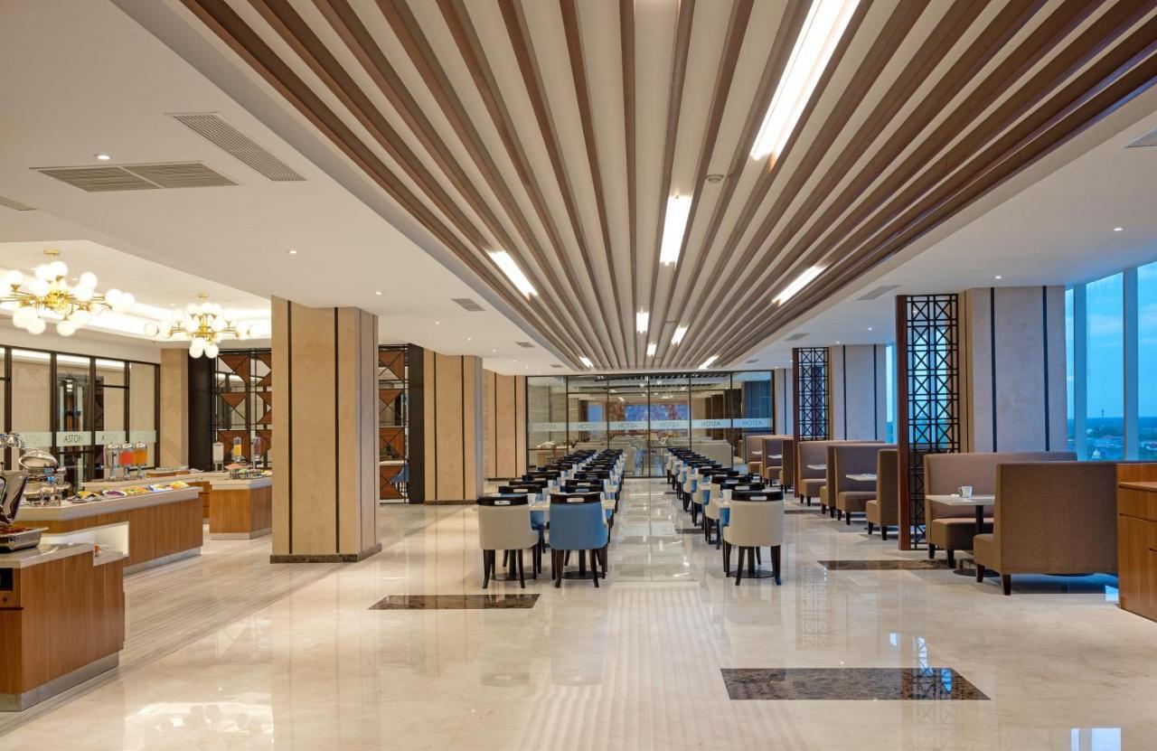 Aston Gresik Hotel & Conference Center Esterno foto
