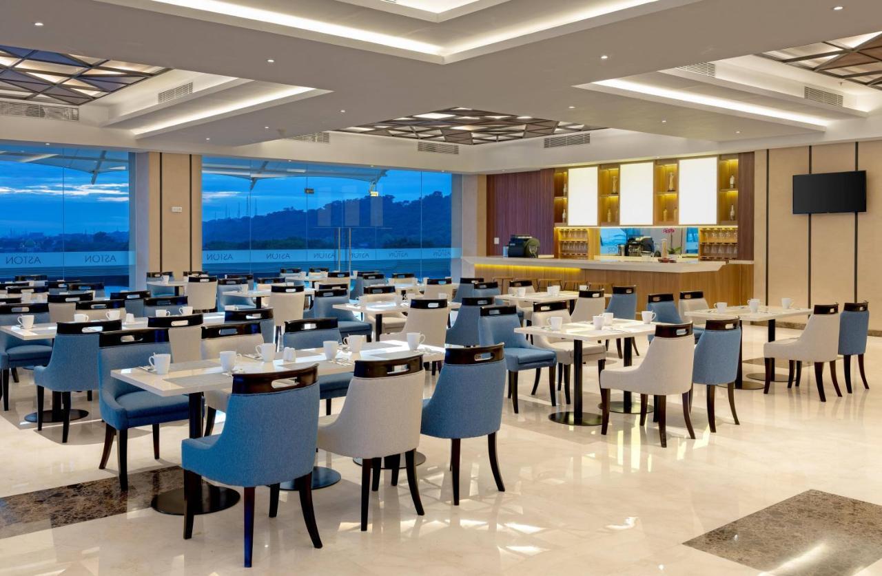 Aston Gresik Hotel & Conference Center Esterno foto