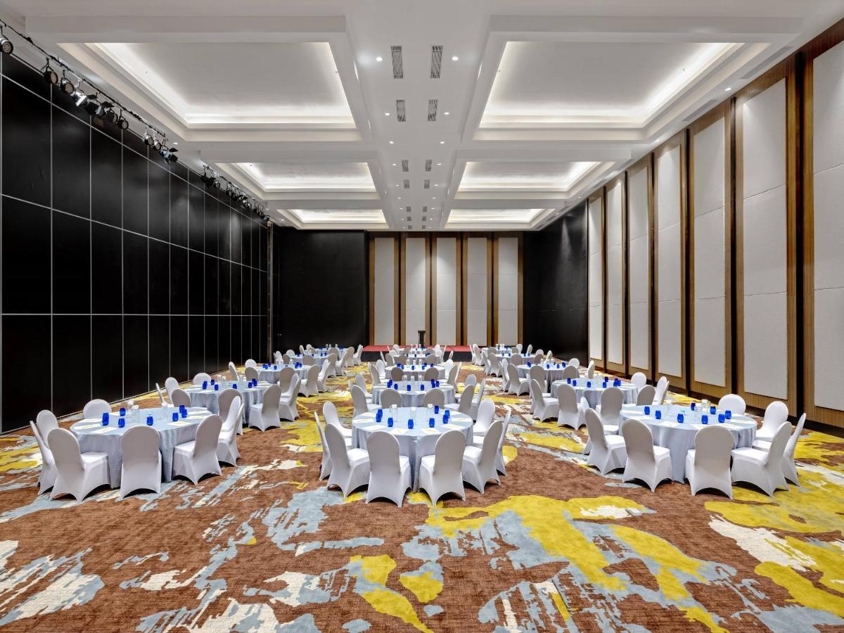 Aston Gresik Hotel & Conference Center Esterno foto