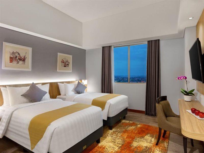Aston Gresik Hotel & Conference Center Esterno foto