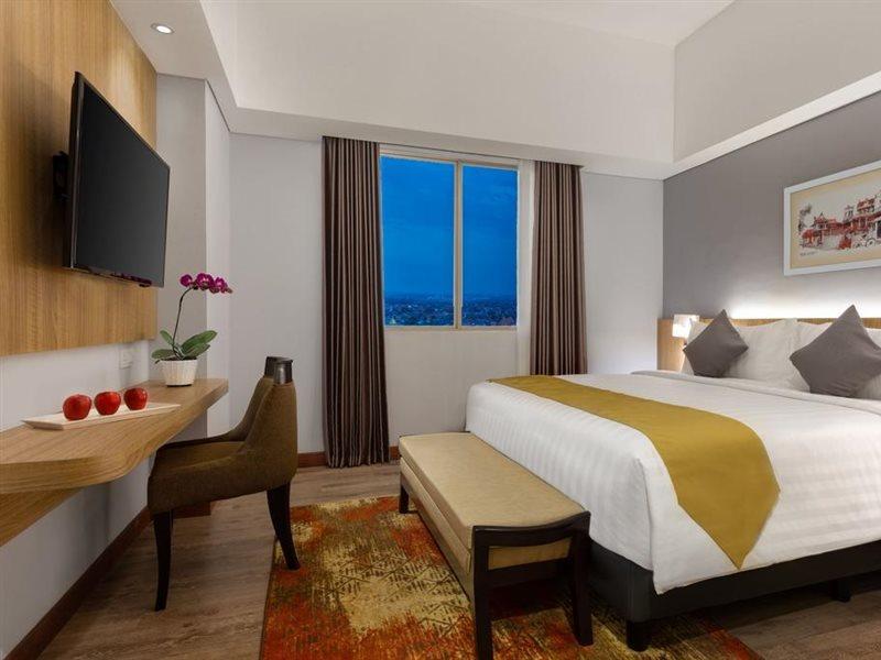 Aston Gresik Hotel & Conference Center Esterno foto